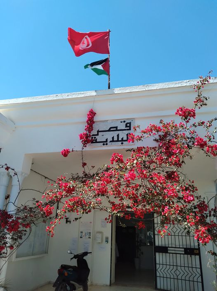 بنزرت بلدية منزل عبد الرحمان تتزين بالعلم الفلسطيني